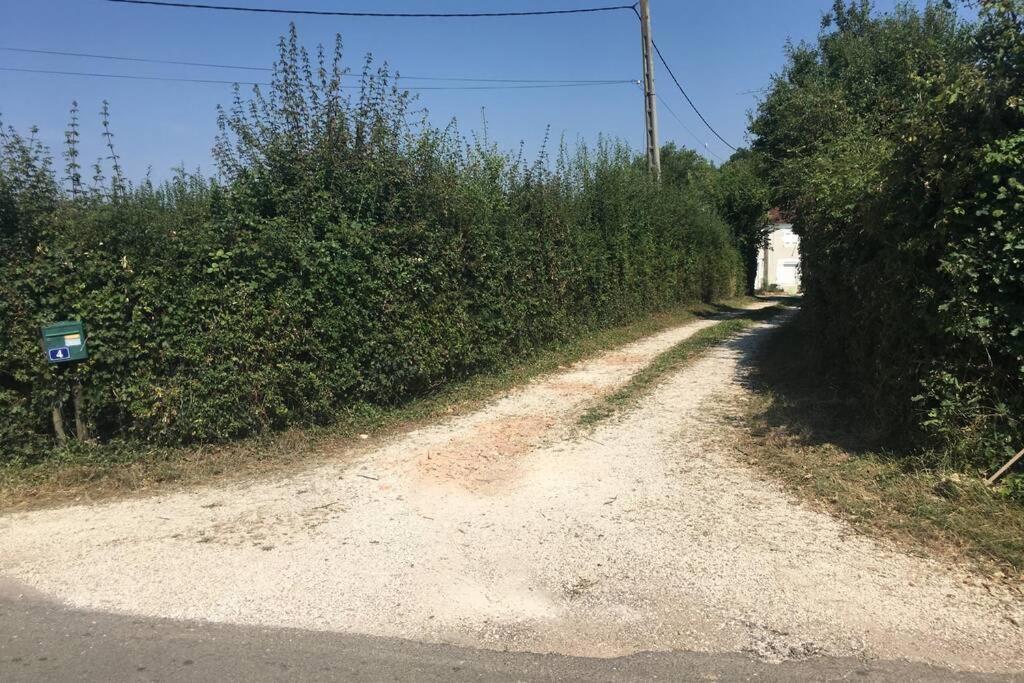 Logement Independant Le Poulailler Proche Guedelon Treigny Exterior foto